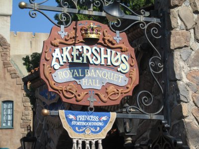 disney-character-dining-akershus