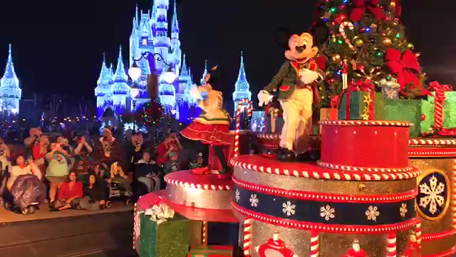 Live Video – Let’s watch Mickey’s Once Upon A Christmastime parade at Mickey’s Very Merry ...