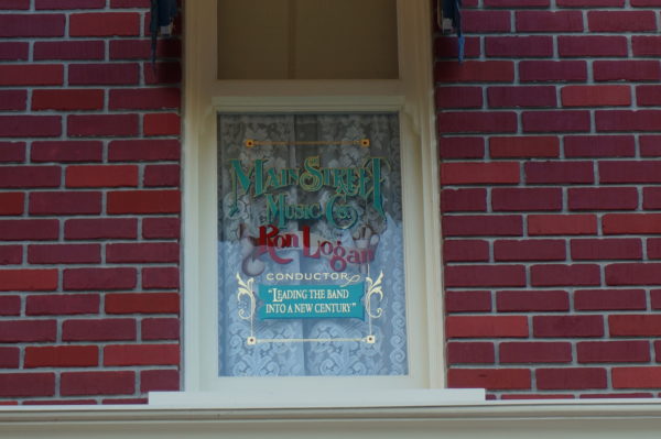 Main Street USA Tribute Windows: The Originals – World Of Walt